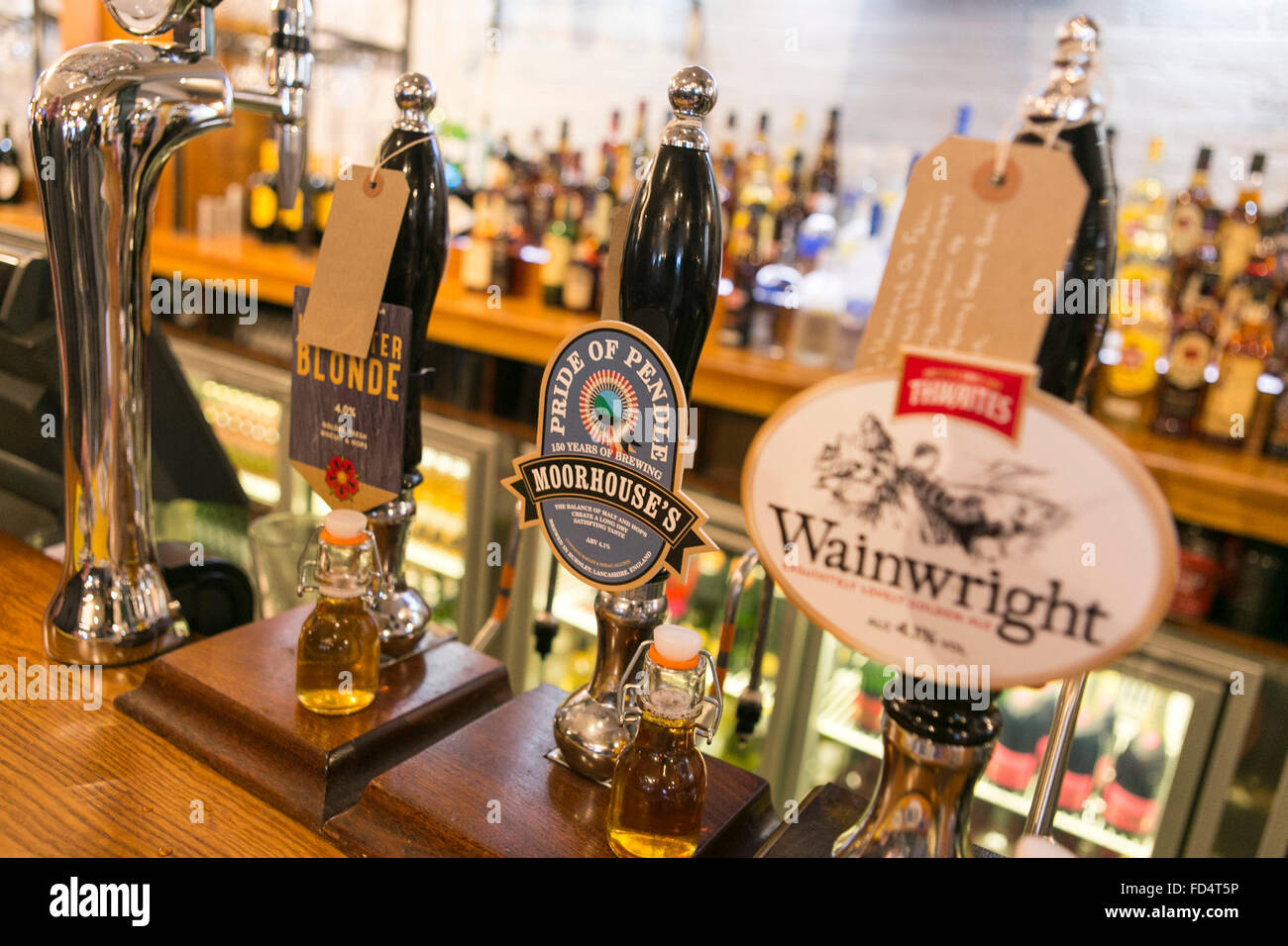 draught real ales for sale in a Yate's Pub Stock Photo