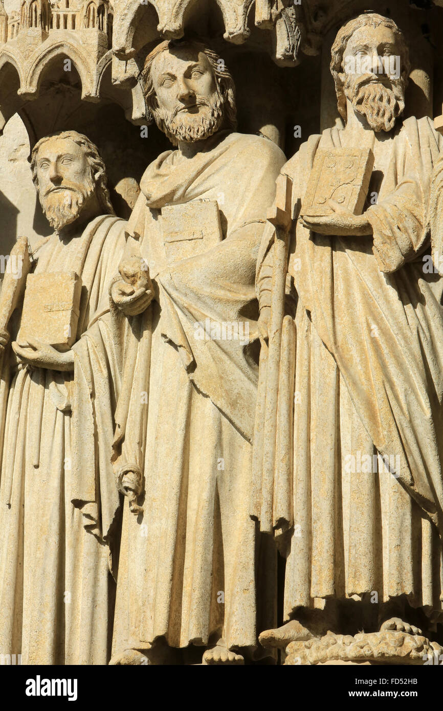 Statues in the splay and the left sidewall of the central portal: from right to left, the apostles : Thomas the Apostle, St. Mat Stock Photo