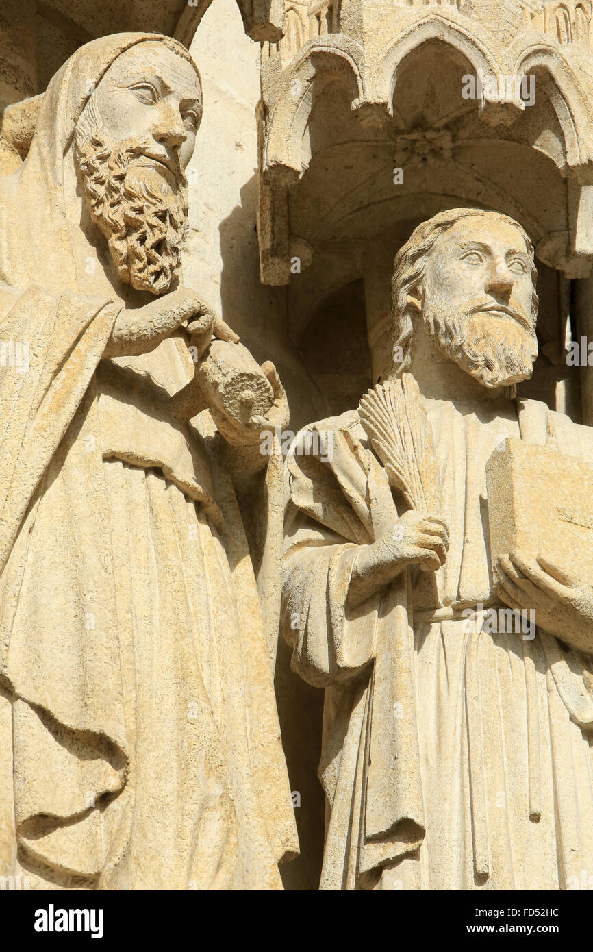 Statues in the splay and the left sidewall of the central portal: from right to left, apostles : St. James the Less and St. Thom Stock Photo