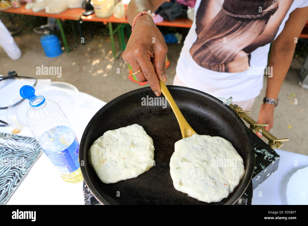 Cooking hi-res stock photography and images - Alamy