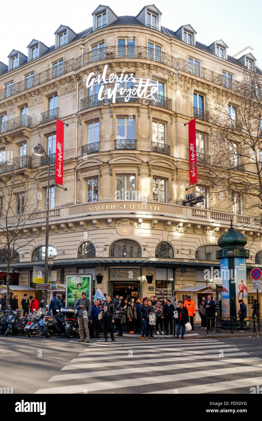 entrance building galeries lafayette shopping mall paris france