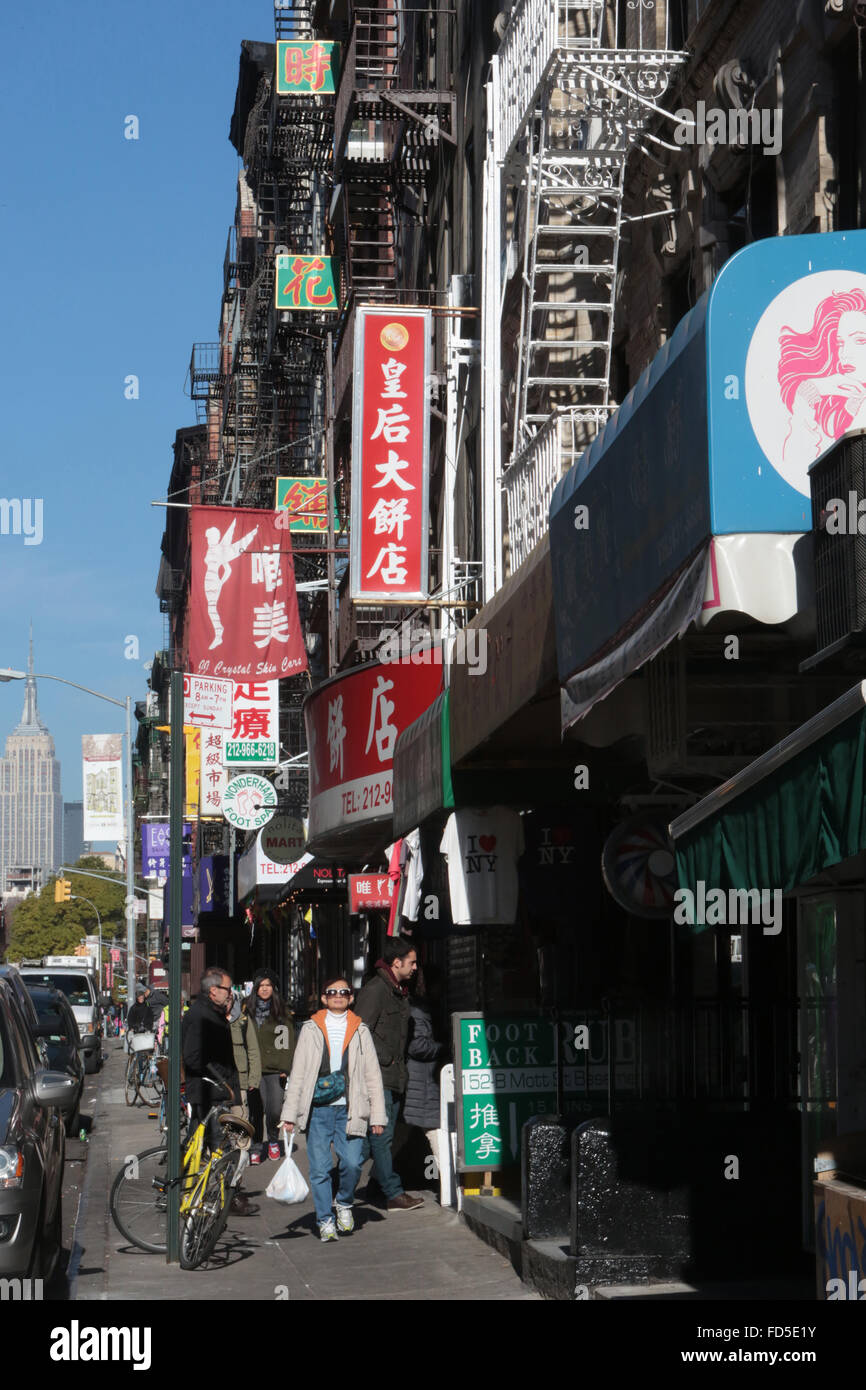 Asian street view hi-res stock photography and images - Alamy