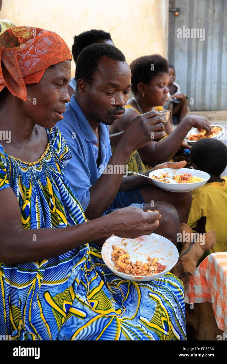 Meal in an African village Stock Photo - Alamy