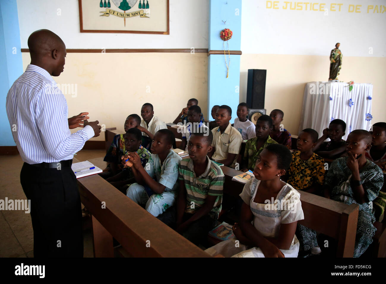 Catechism class at the cathedral of AtakpamŽ Stock Photo Alamy