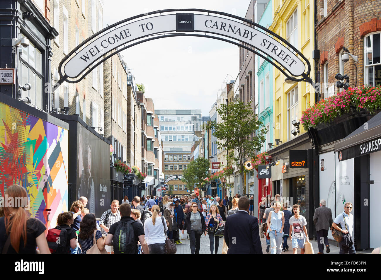 Carnaby street, famous shopping street with people in a sunny day in ...