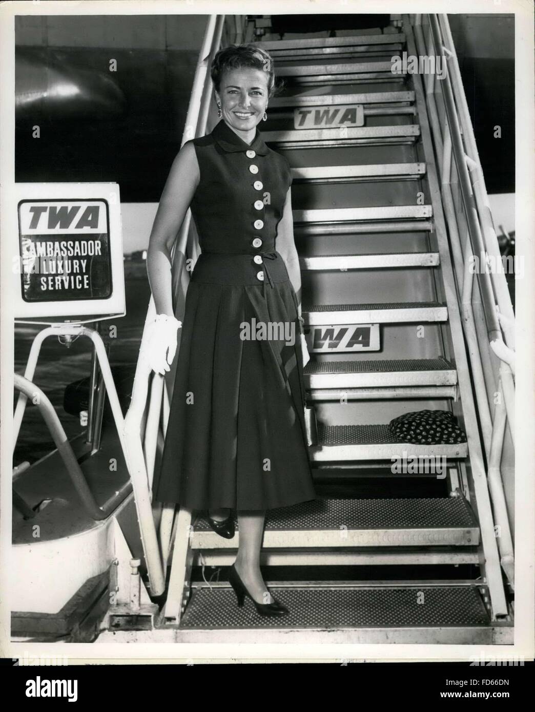 1958 Idlefield Airport N.Y. Movie and TV star Laraine Day arrives