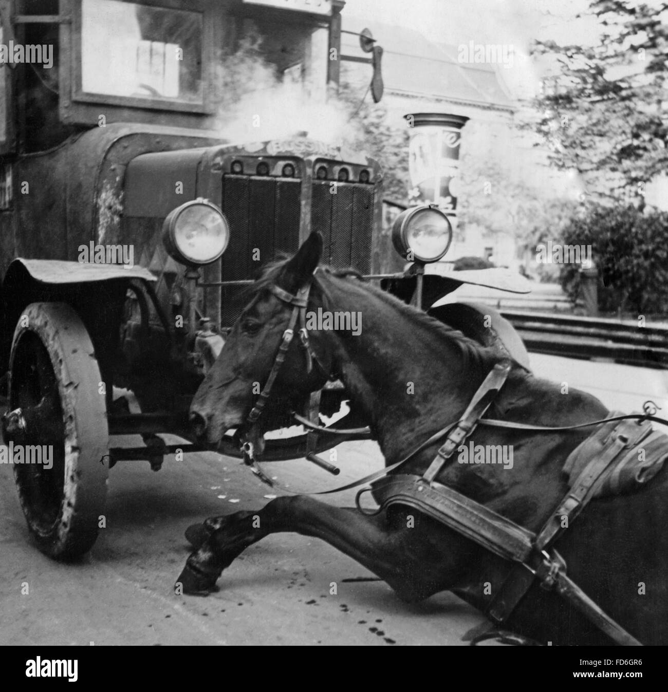 Accident horse cart hires stock photography and images Alamy