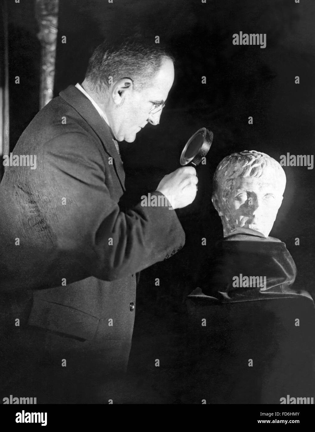 Inspection of sculpture of Augustus Ceasar in New York, 1925. Stock Photo