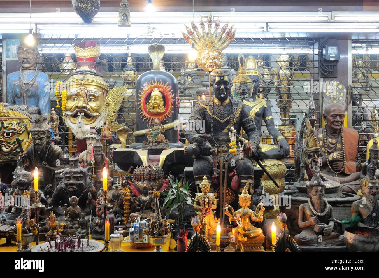 Statues For Sale At A Store Stock Photo Alamy