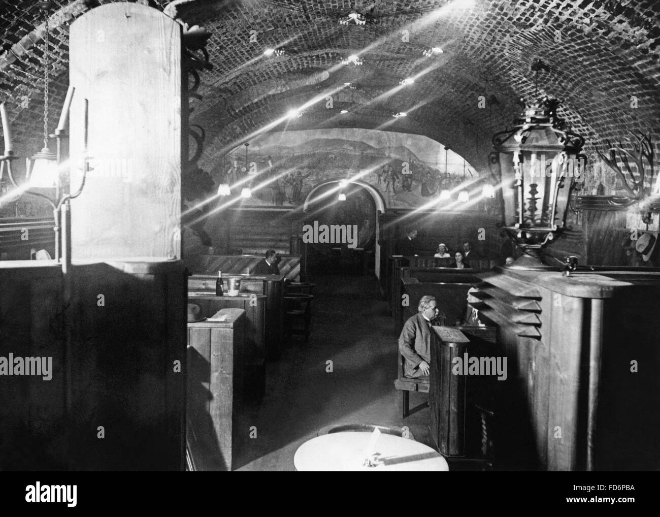 Restaurant bar 1920 hires stock photography and images Alamy