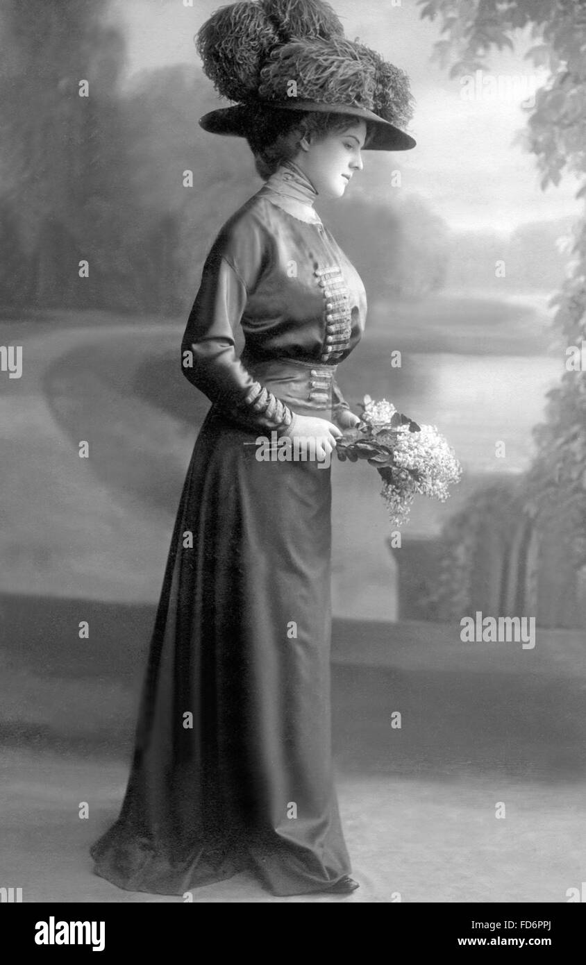 1910 fashion hi-res stock photography and images - Alamy