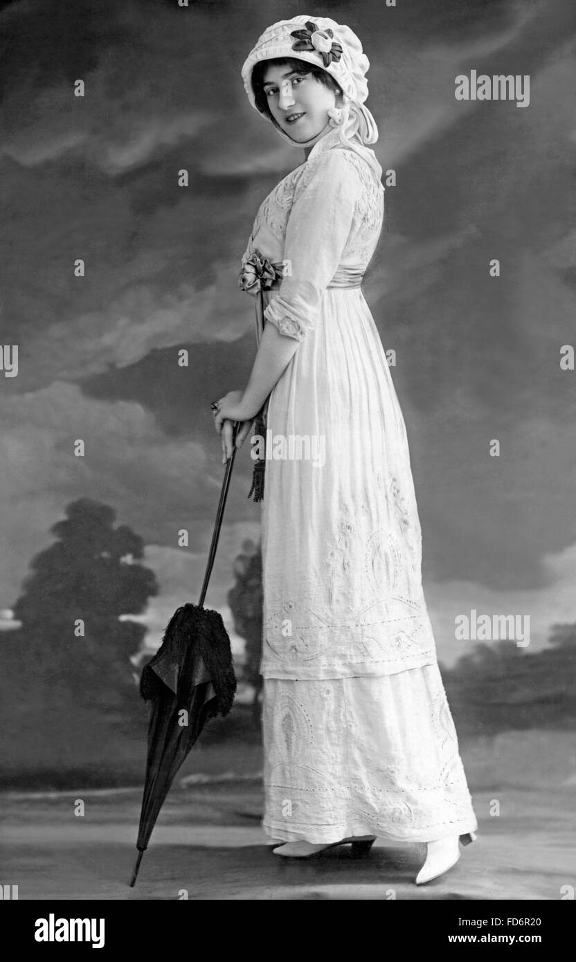 1910 Woman Fashion High Resolution Stock Photography and Images - Alamy