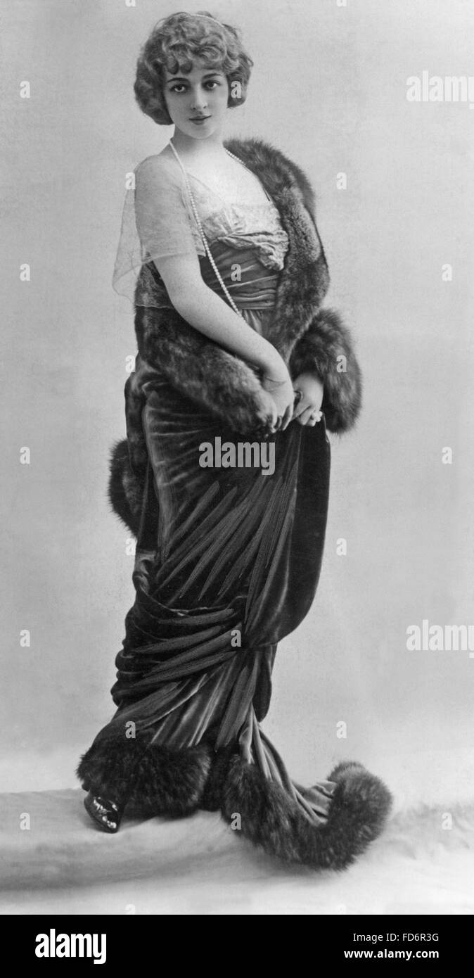 Women's fashion, 1912 Stock Photo - Alamy