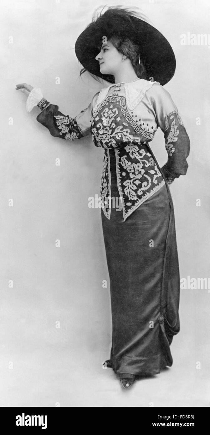Women's fashion, 1912 Stock Photo