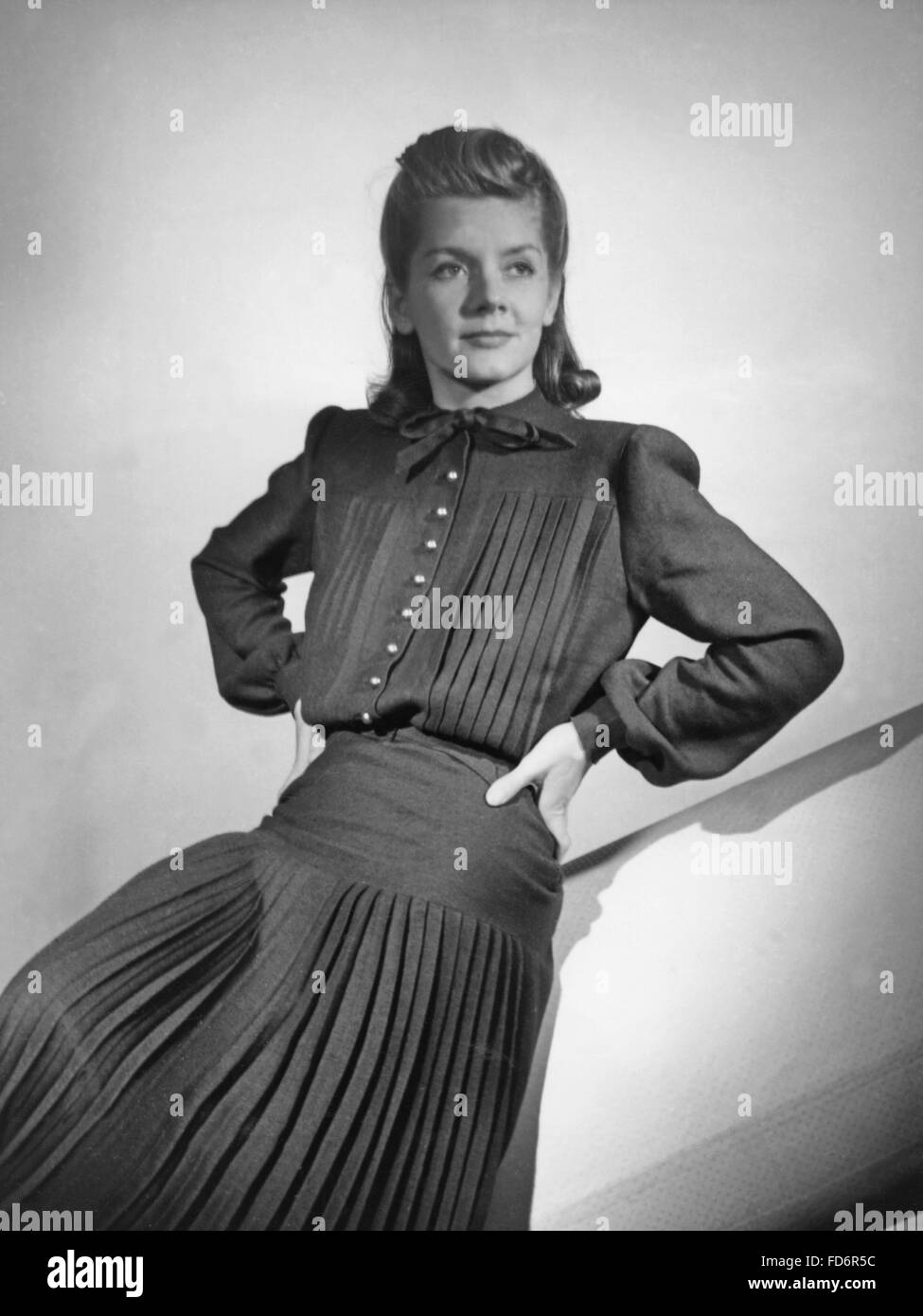 Women's fashion, 1942 Stock Photo - Alamy