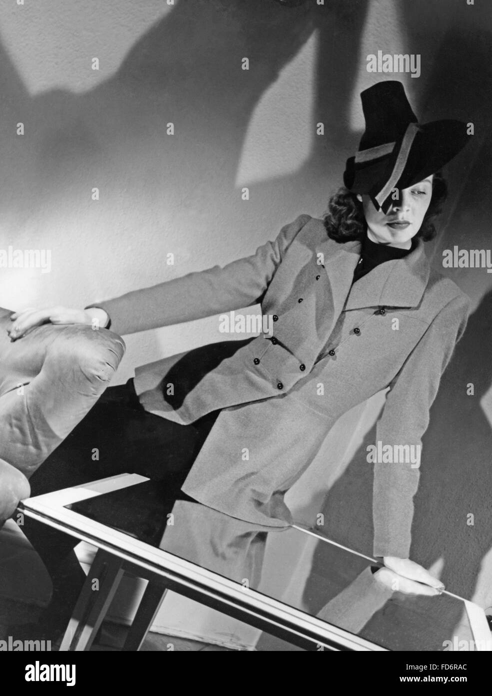 Women's fashion, 1942 Stock Photo - Alamy