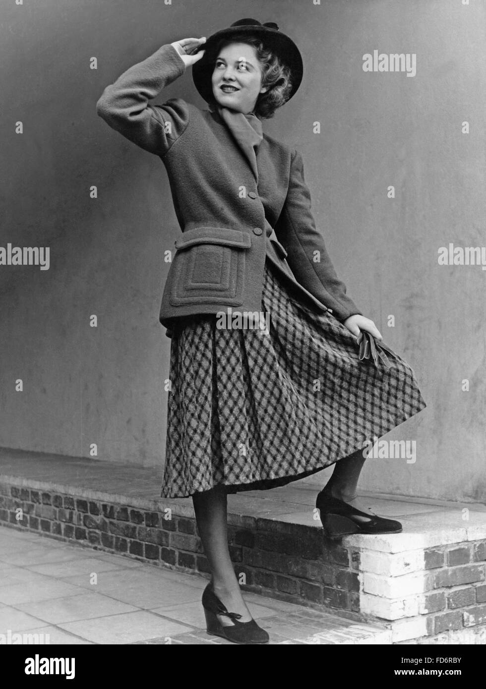 Women's fashion, 1942 Stock Photo - Alamy