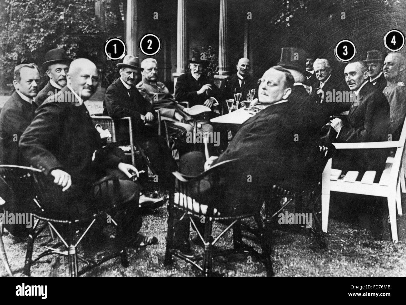 Chancellor Michaelis with Hindenburg, Helfferich and Ludendorff, 1917 Stock Photo