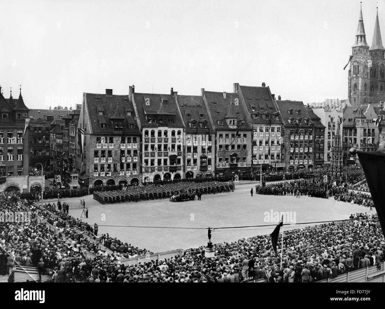 Deployment on the central market in Nuremberg Stock Photo Alamy