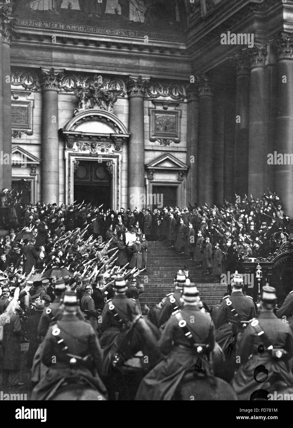 Funeral in berlin hires stock photography and images Alamy