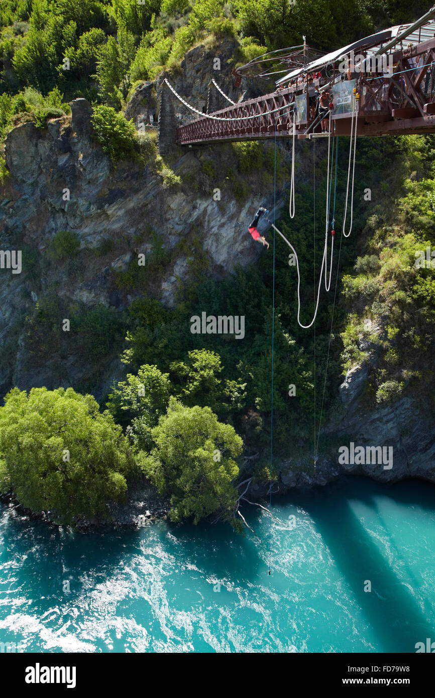 Bungy jumping from kawarau bridge hires stock photography and images