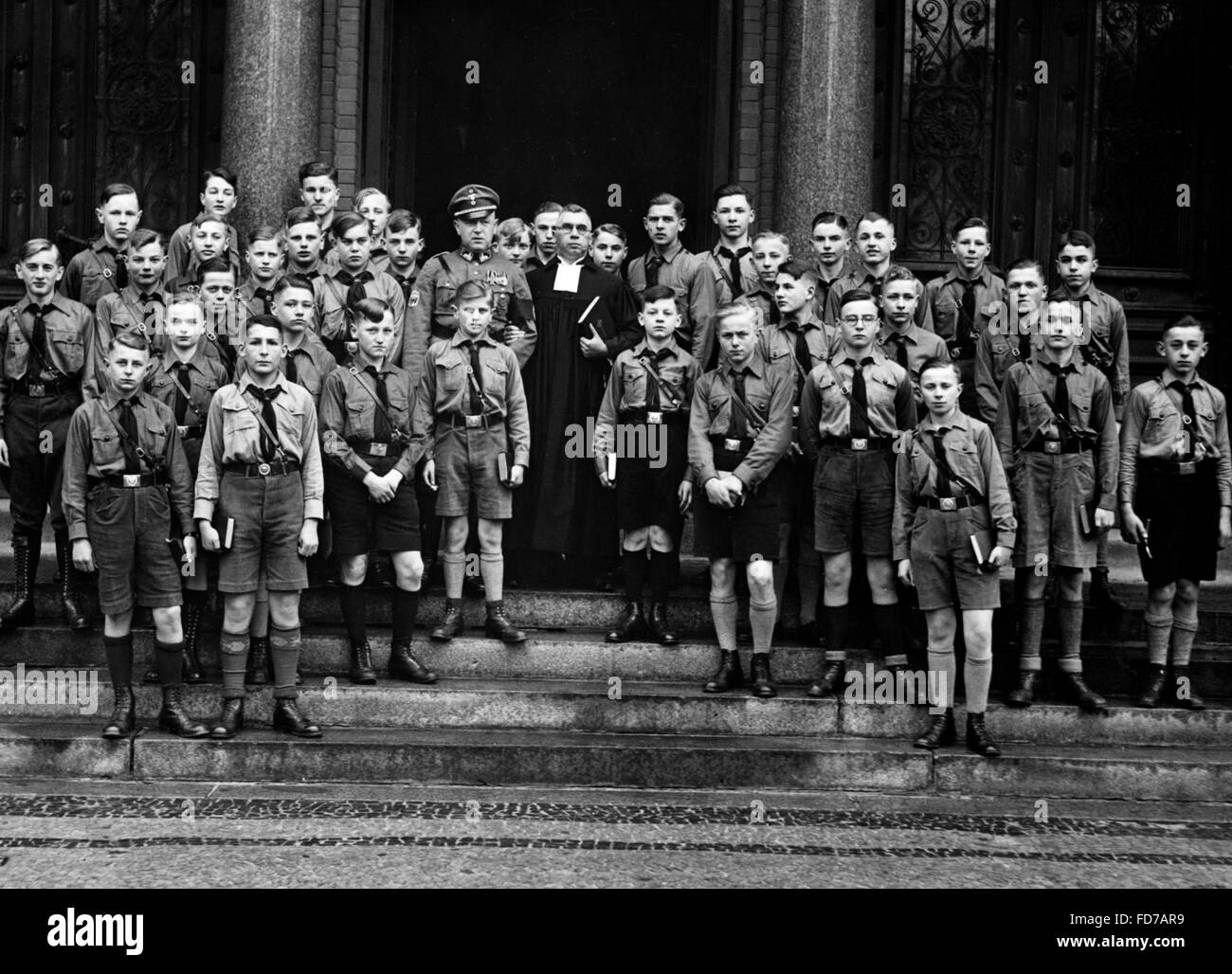 Hitler youth uniform hi-res stock photography and images - Alamy