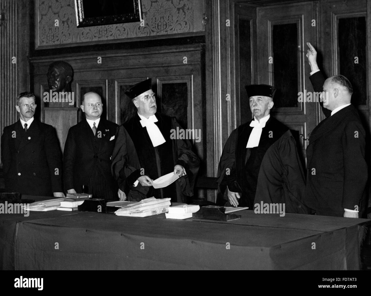 Swearing of lay judges of the Reichsehrengericht (Reich Court of Honor