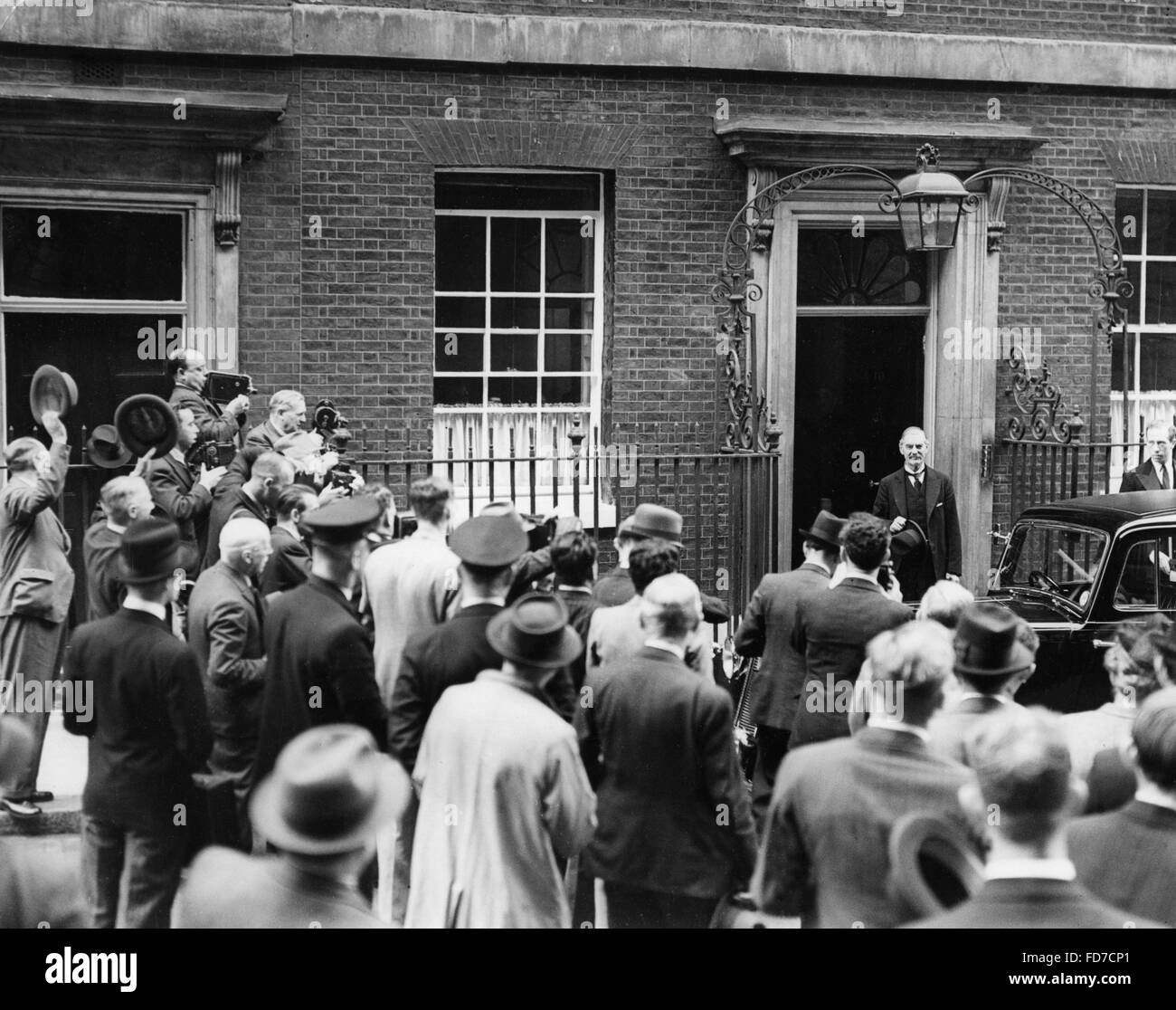 Chamberlain at 10 Downing Street after returning from Bad Godesberg, 1938 Stock Photo