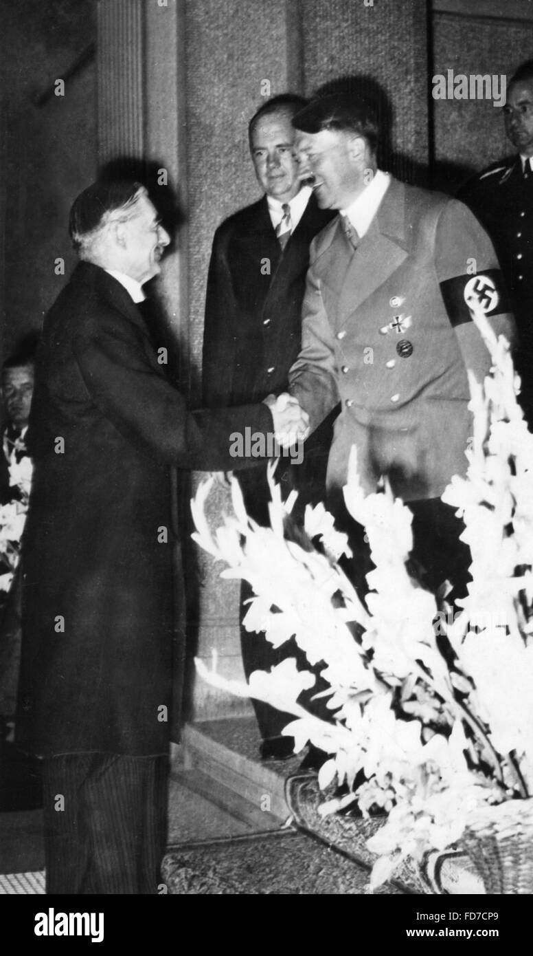 Hitler welcomes Chamberlain in Rheinhotel Dreesen, 1938 Stock Photo