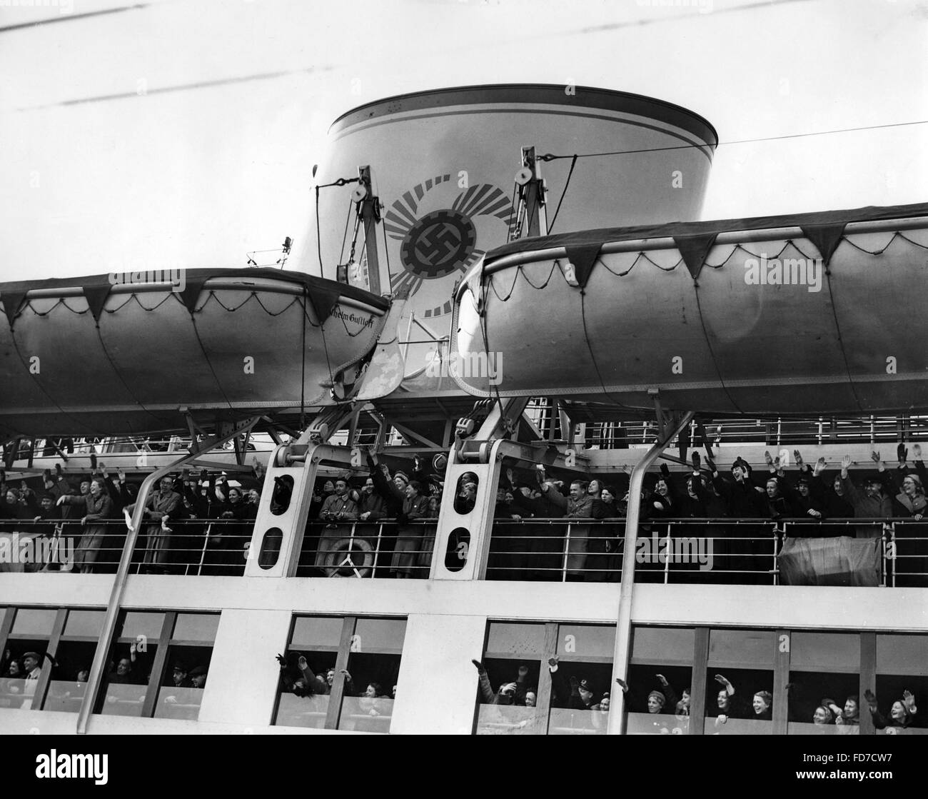 Parliamentary elections 1938 on the 'Wilhelm Gustloff' in England Stock Photo