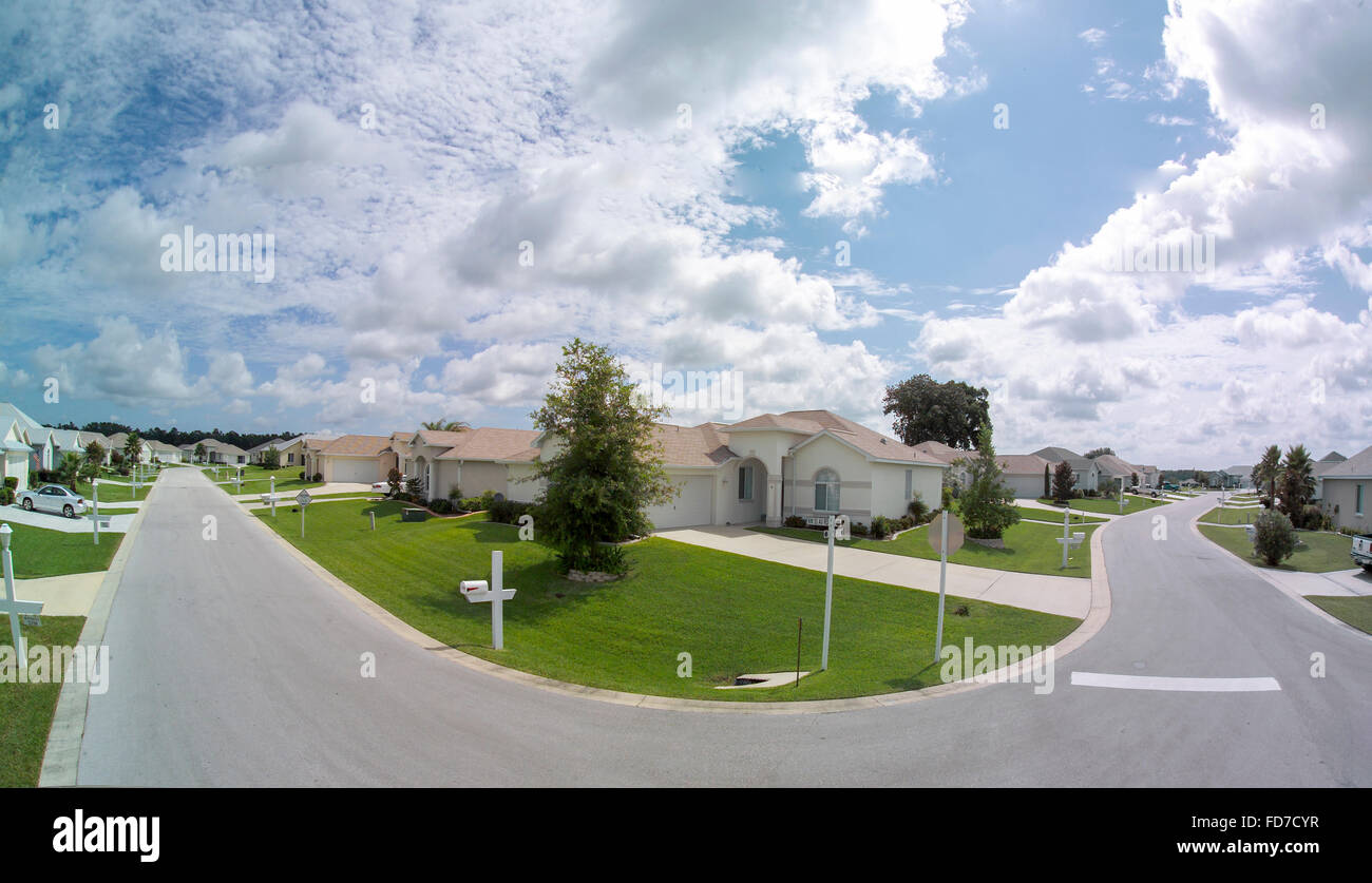 Florida retirement community of middle class homes Stock Photo Alamy
