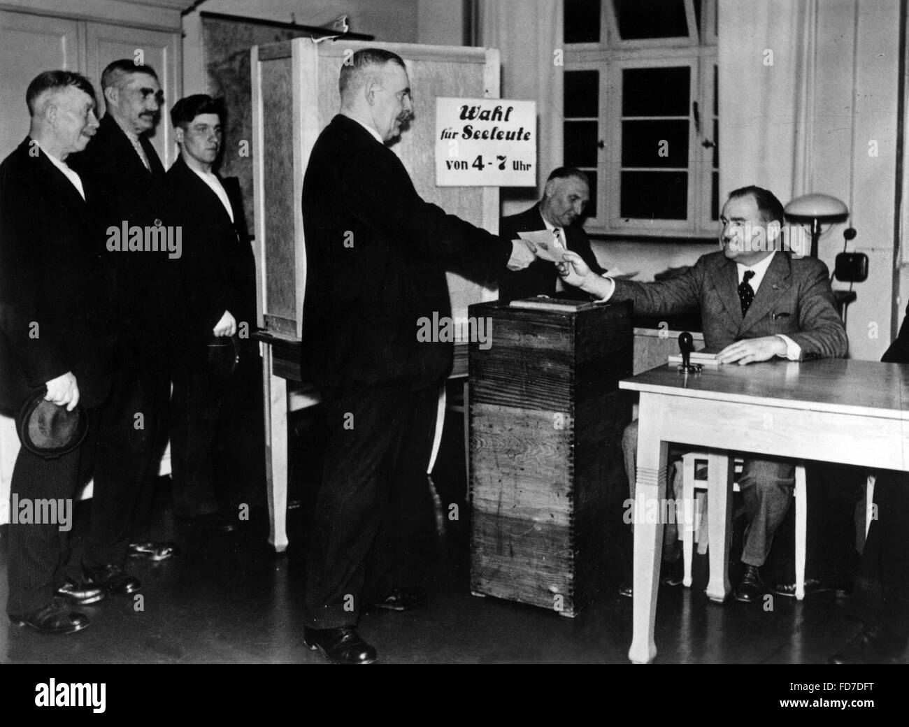 Hamburg polling station of seafarers for the referendum on the head of state of the German Reich, 1934 Stock Photo