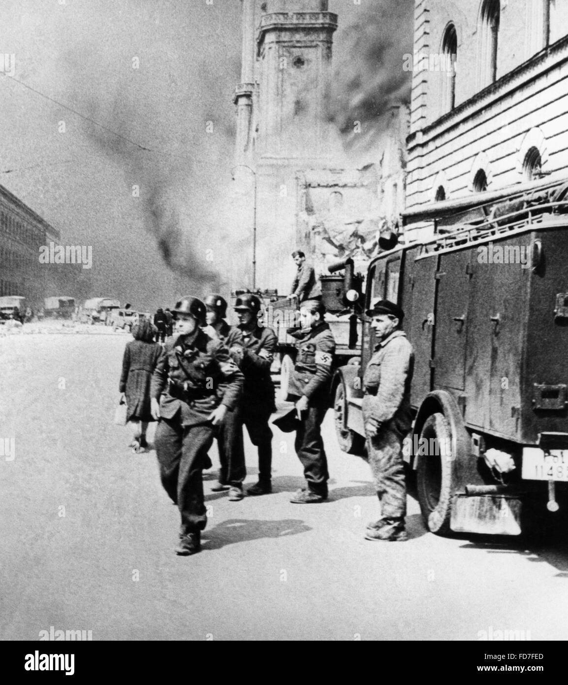 HJ members as firefighter helpers in Munich, 1944 Stock Photo
