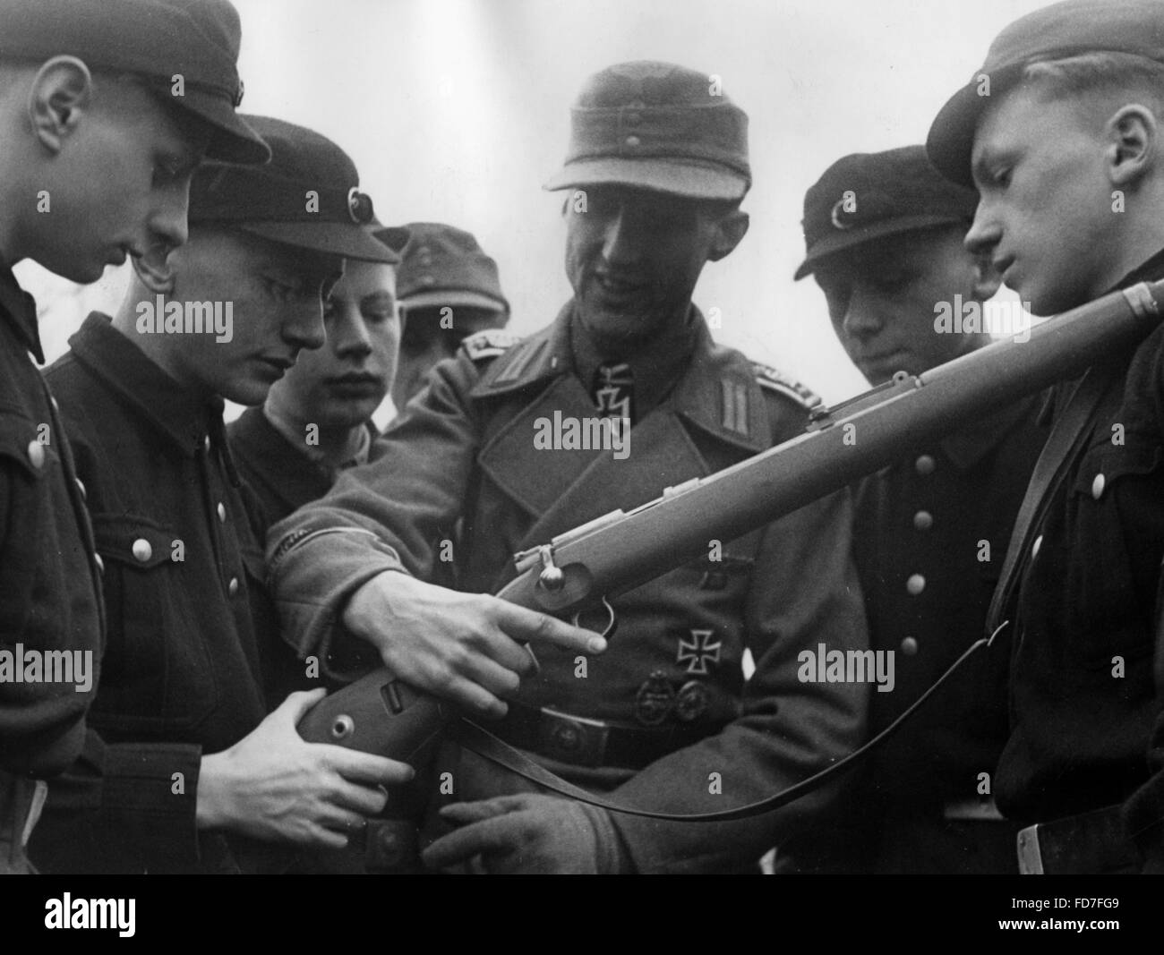 Weapons training in a HJ military training camp, 1944 Stock Photo