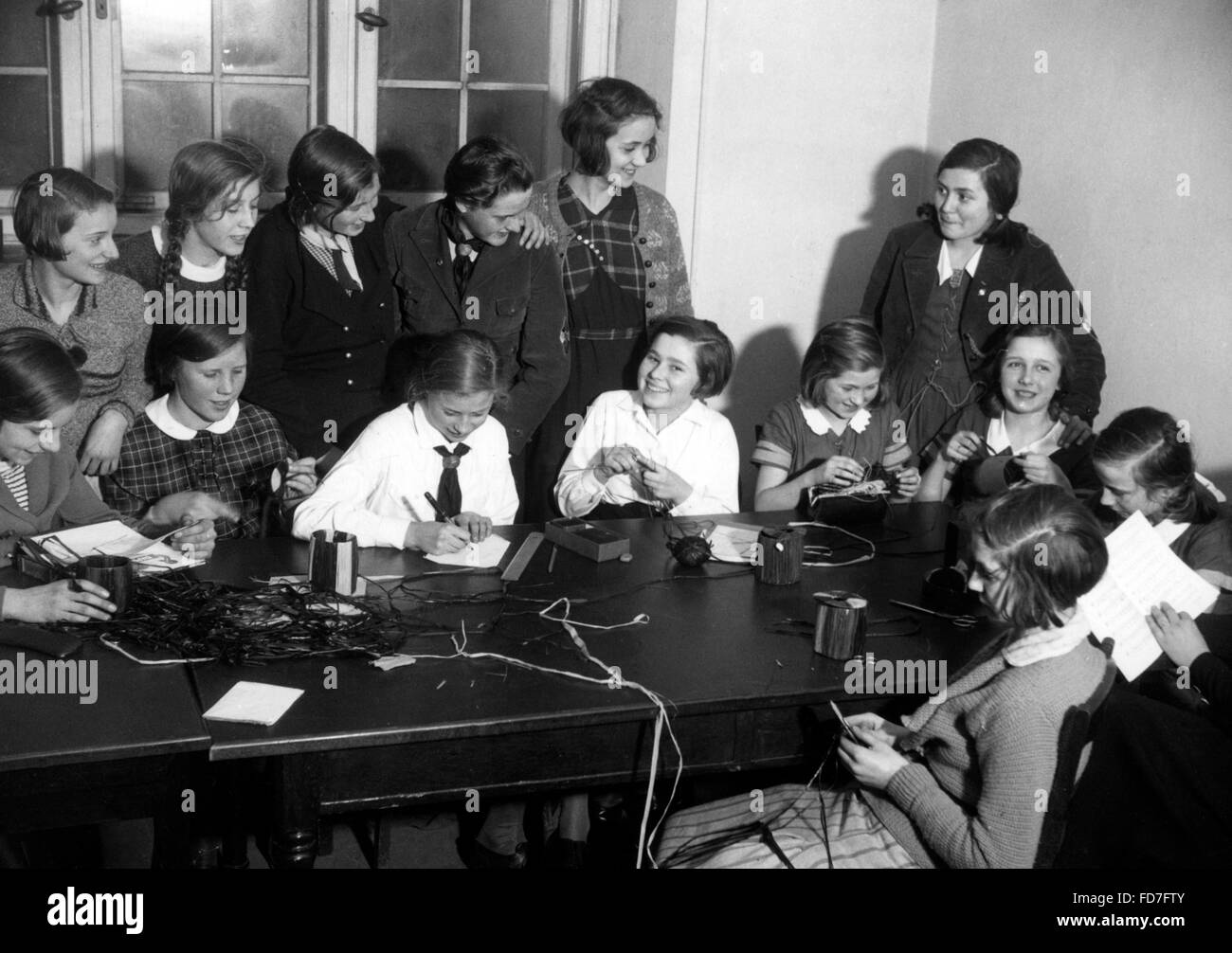 Members of the BDM doing handicrafts, 1934 Stock Photo