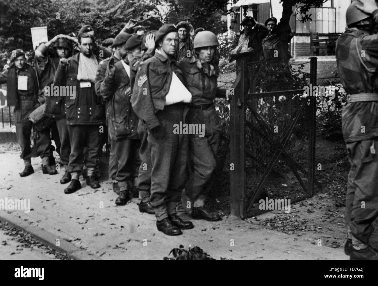 Captive British paratroopers at Arnhem, 1944 Stock Photo Alamy