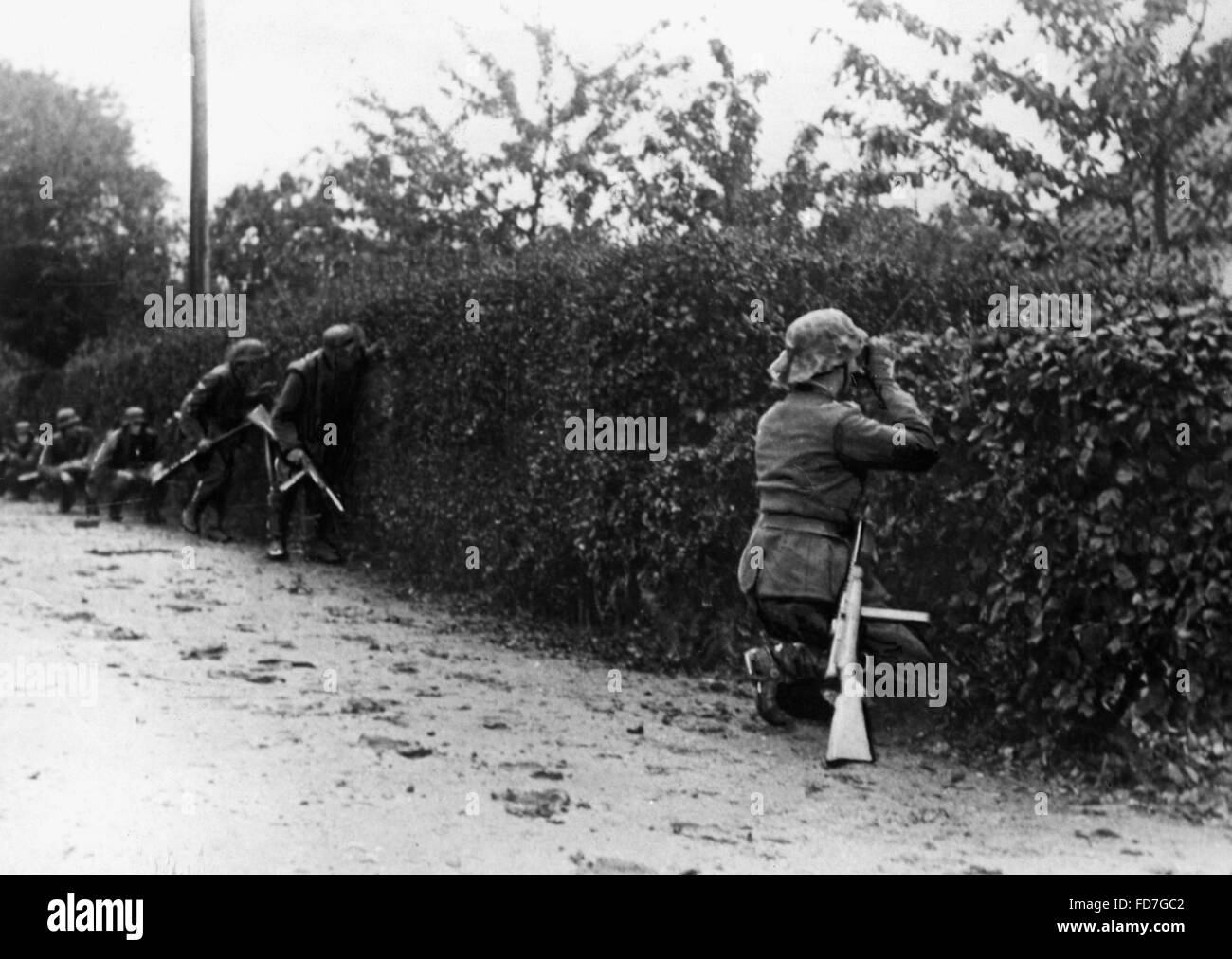 Reconnaissance unit of the Waffen-SS during the retreat fights in Stock ...