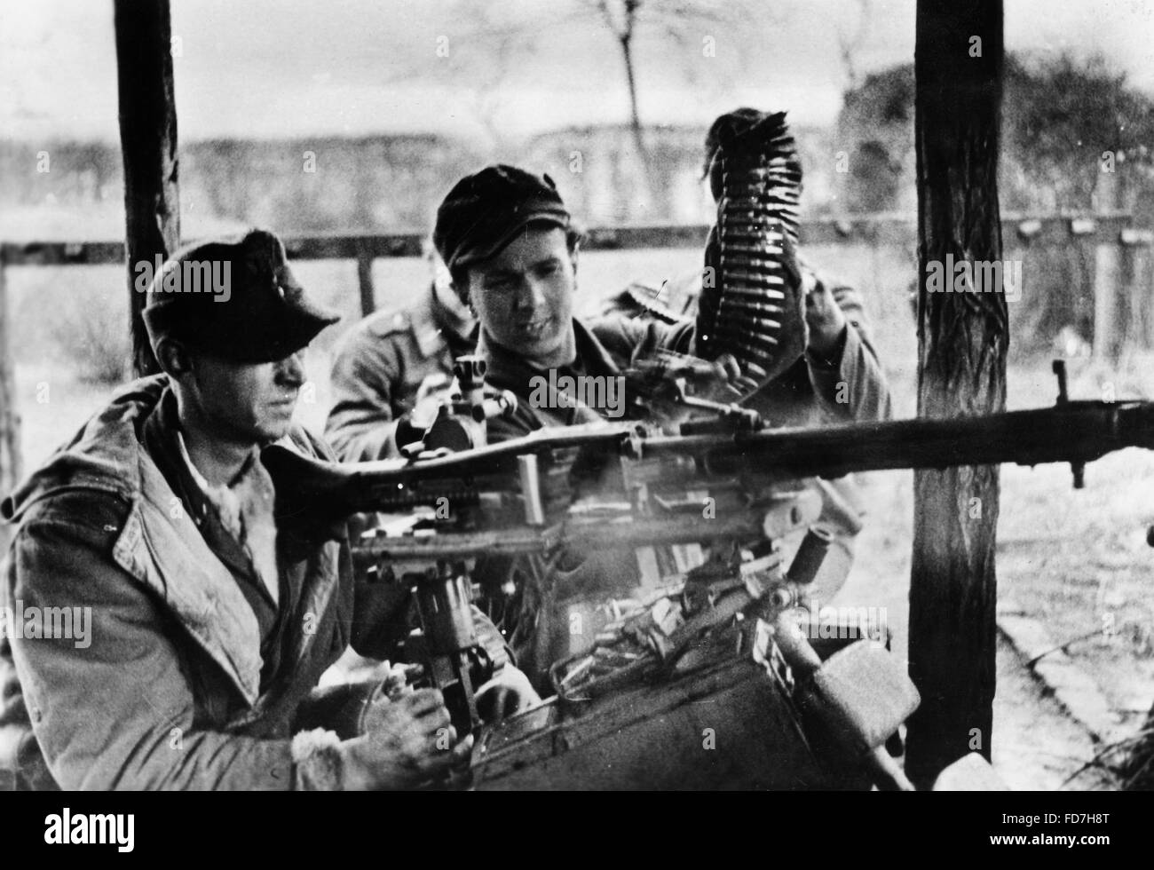 Paratroopers with Mg42 on the Western Front, 1945 Stock Photo