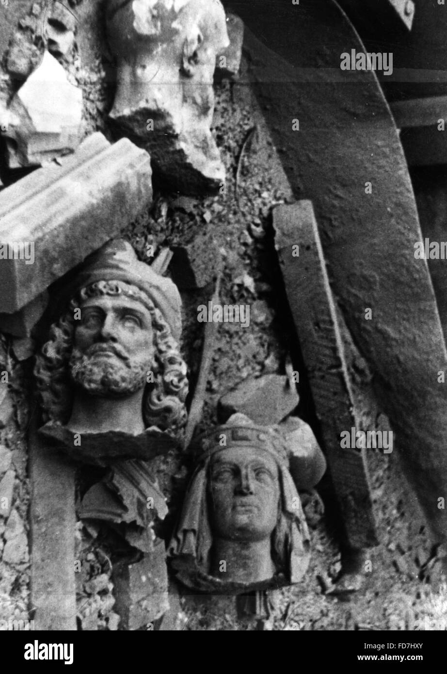Ruined sculptures at the Cologne Cathedral, 1943 Stock Photo