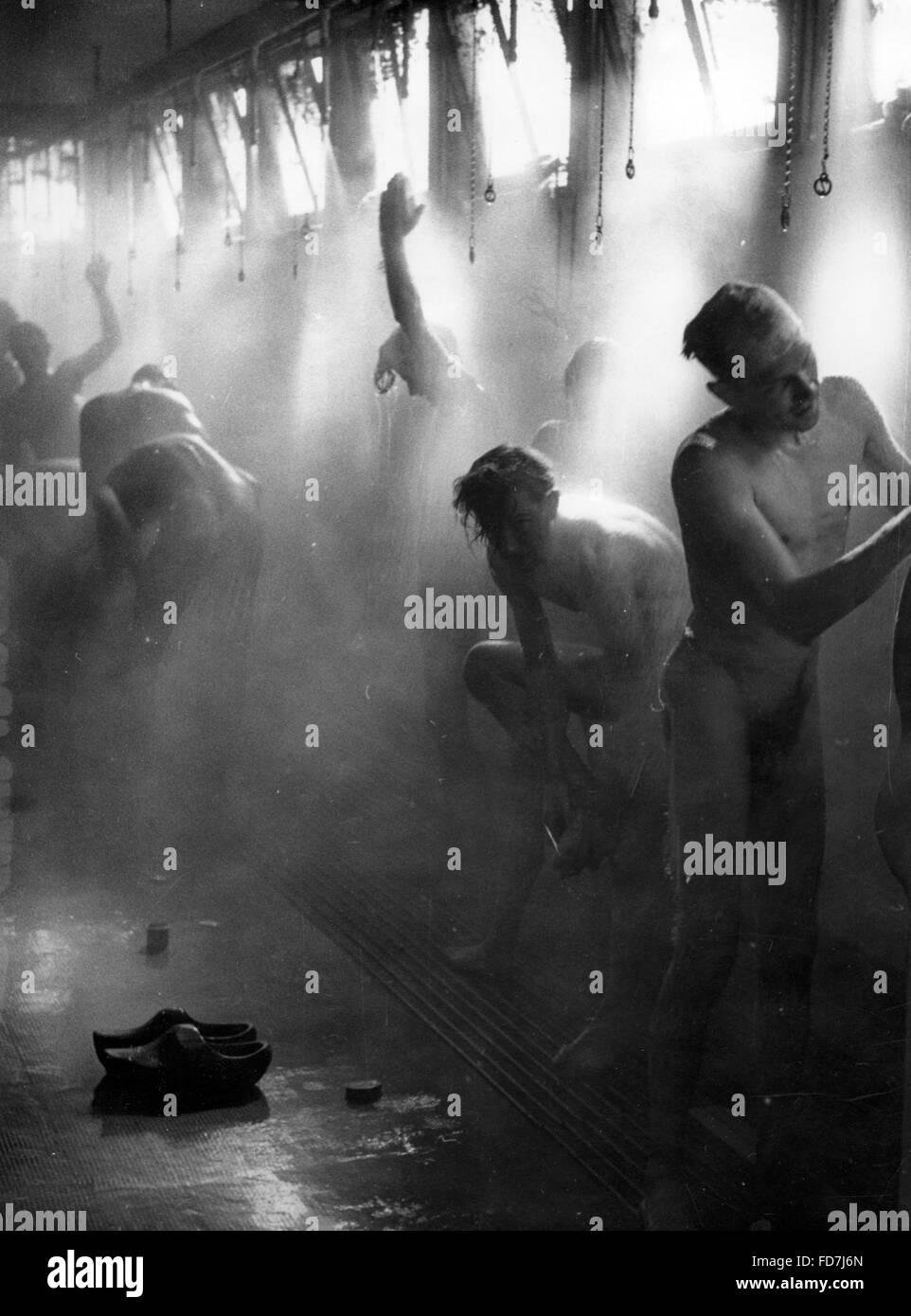 Forced laborers showering hires stock photography and images Alamy