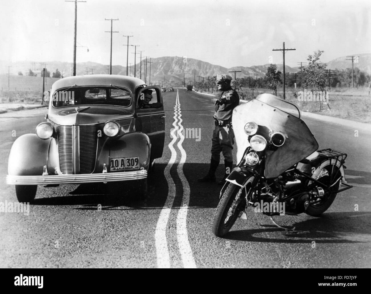 Zigzag road markings Black and White Stock Photos & Images - Alamy