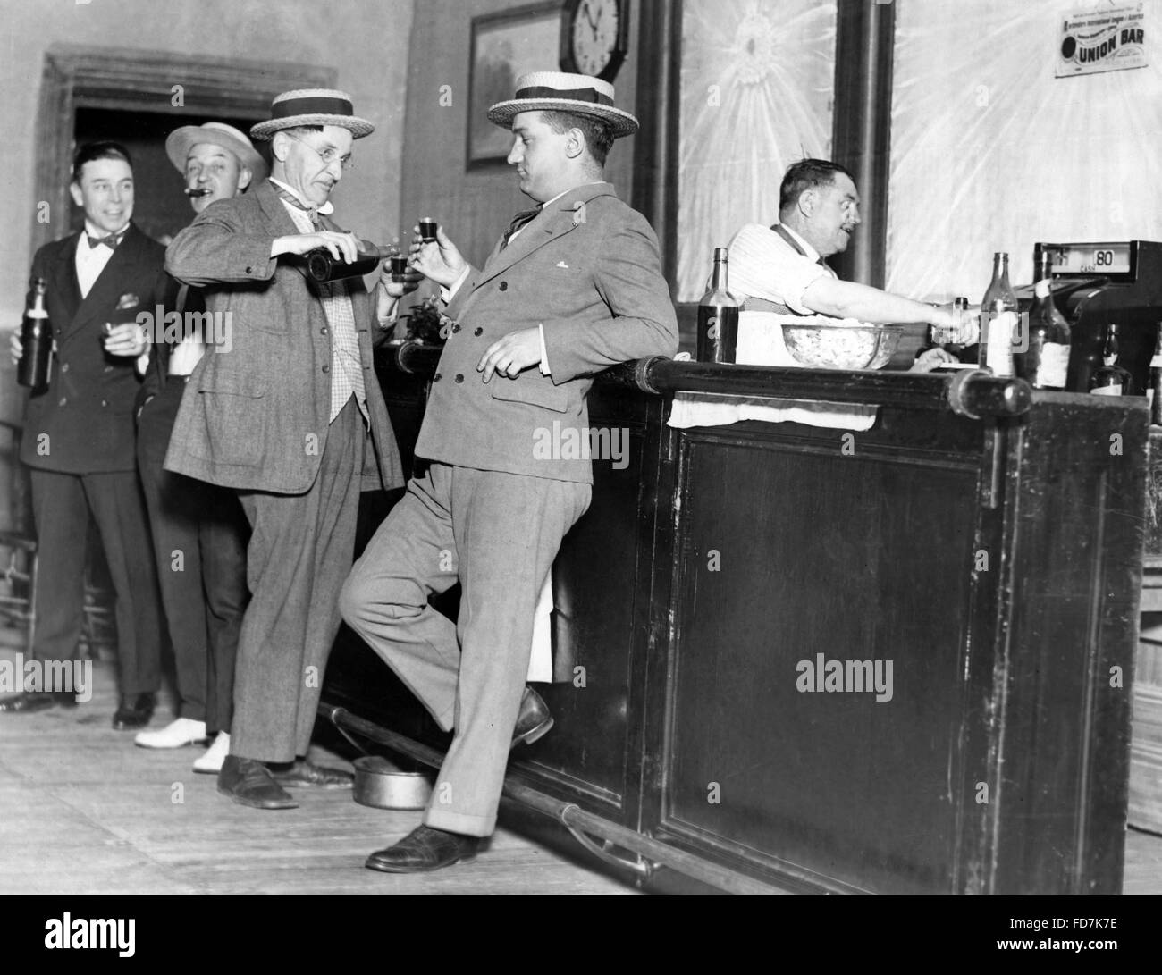 Prohibition: Drinking men in the USA Stock Photo