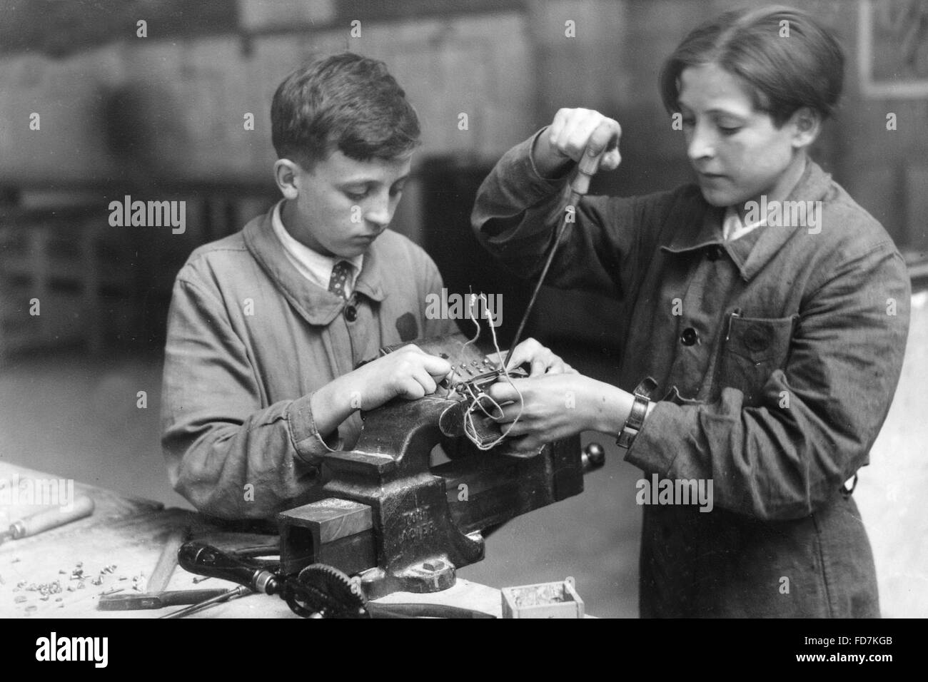 Electrician apprentices in Paris, 1941 Stock Photo