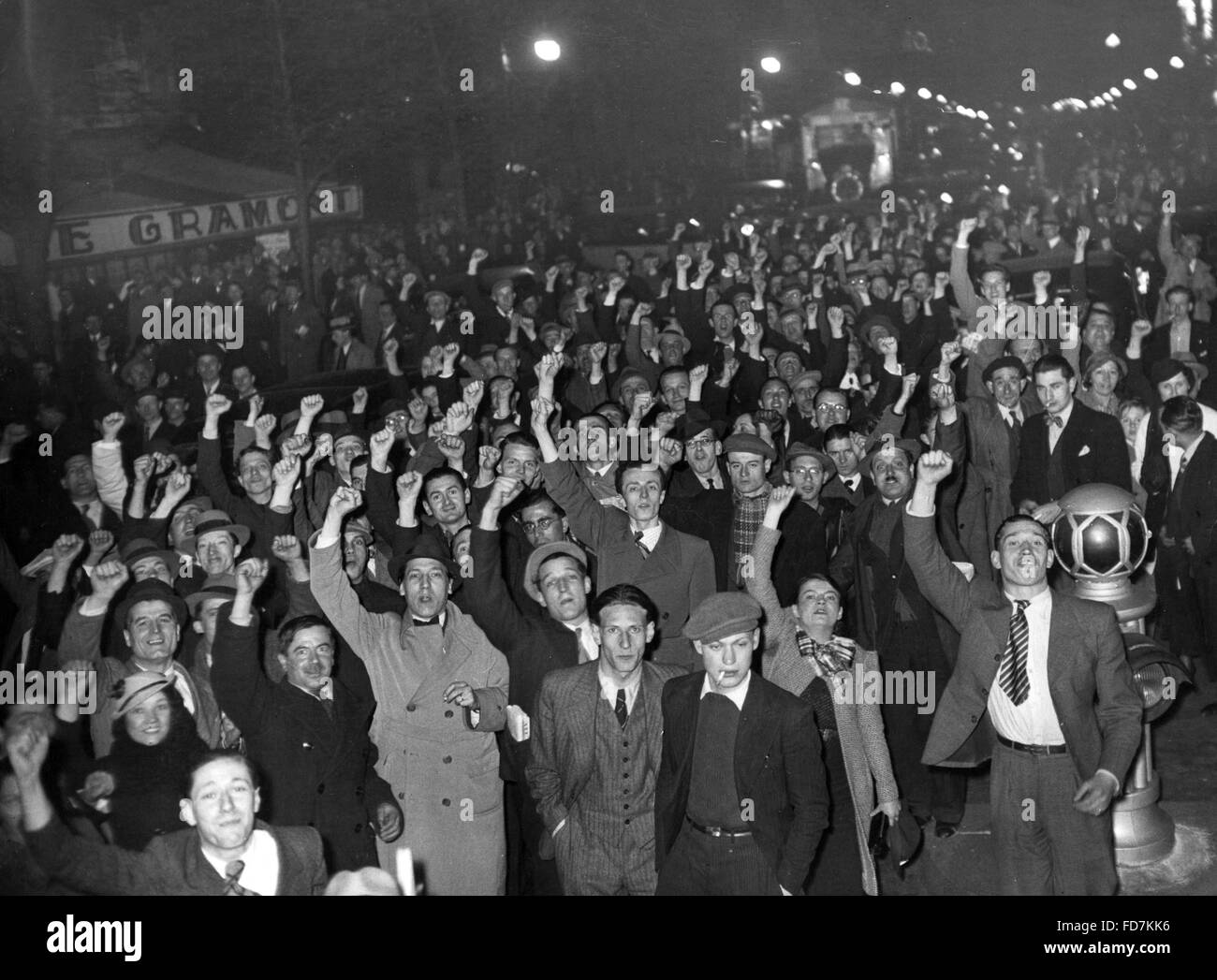 Supporters of the Popular Front are happy about the election victory in France, 1936 Stock Photo