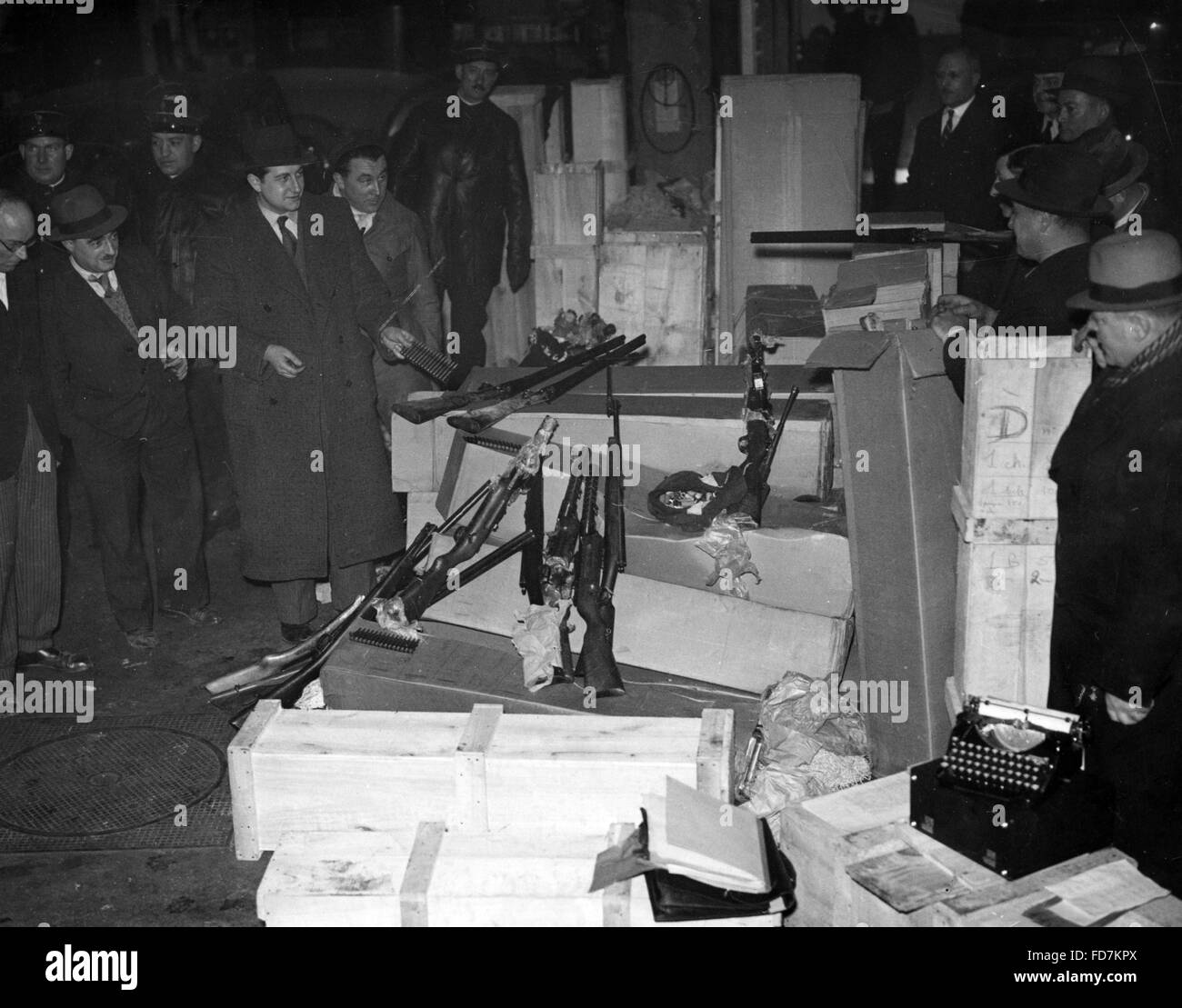 Weapons discovery in Paris, 1937 Stock Photo