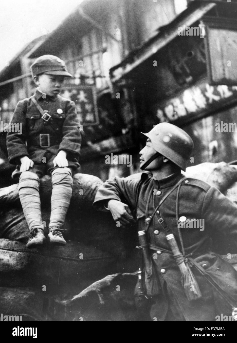 Chinese soldier with a boy in Shanghai, 1937 Stock Photo - Alamy