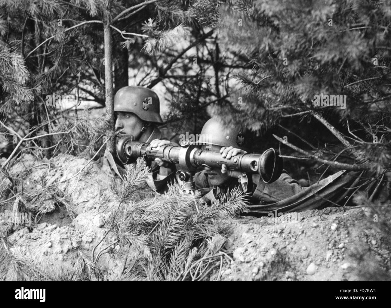 Rangefinder of a machine gun company during an exercise, 1938 Stock Photo