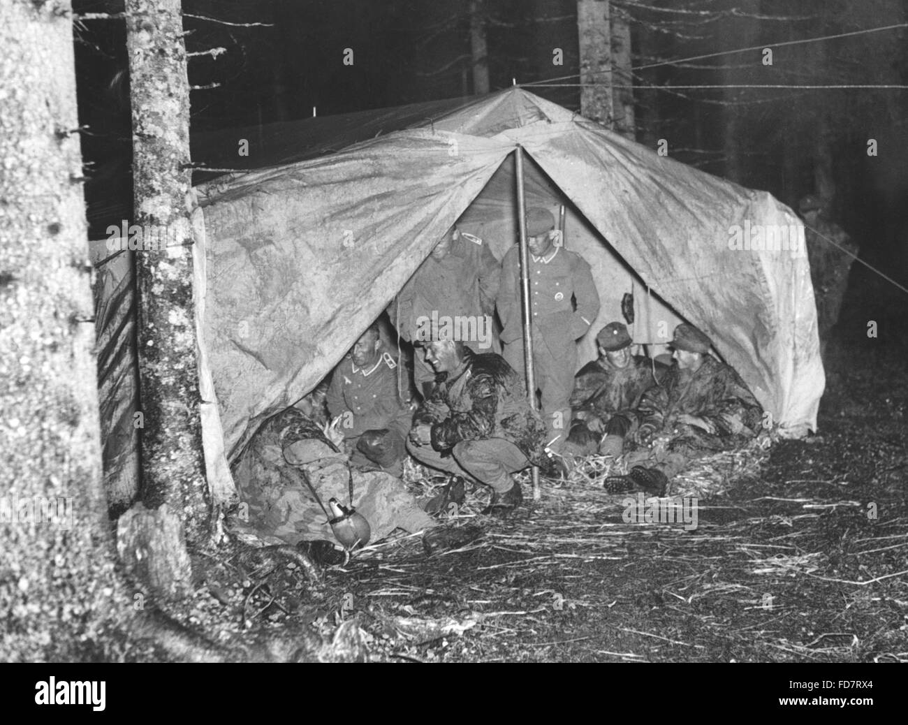 Infantry in bivouac hi-res stock photography and images - Alamy