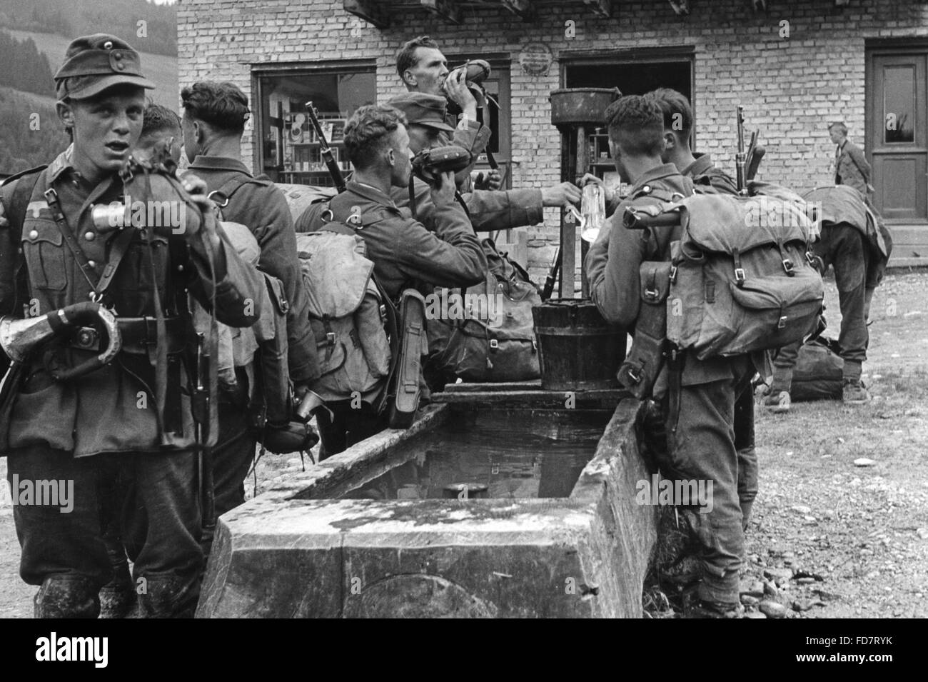Mountain infantry march hi-res stock photography and images - Alamy