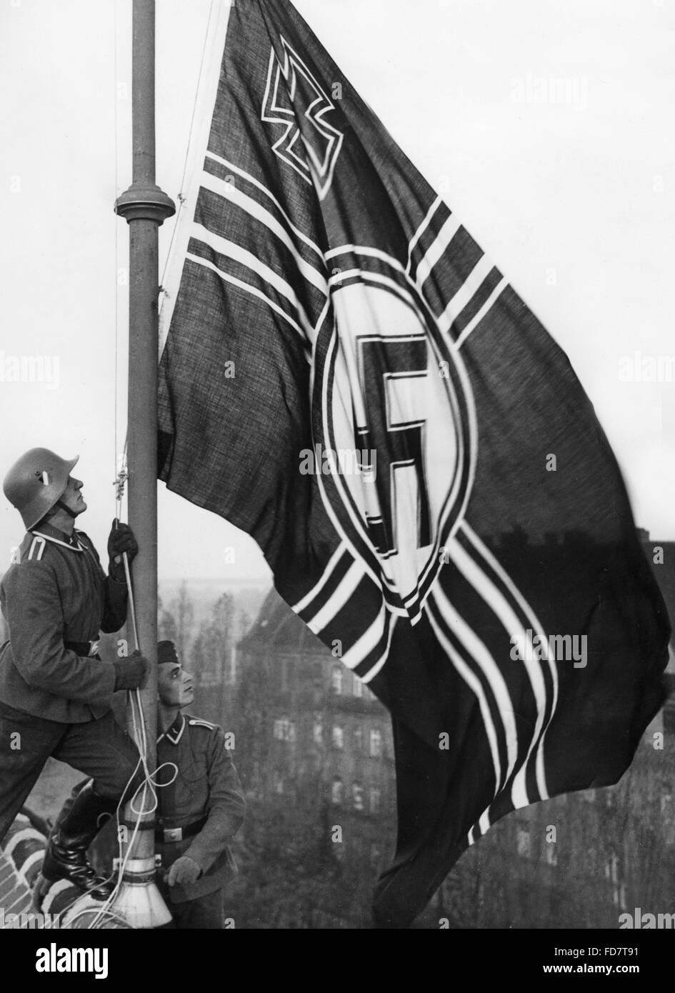 Flag hoisting over the barracks of a Flak regiment in Berlin-Lankwitz, 1935 Stock Photo